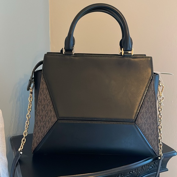 Michael Kors Purse/Leopard Print - Picture 3 of 4